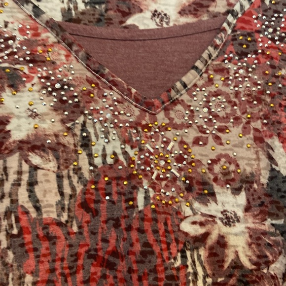 ⭐️ Erika Embellished Floral Print V neckline Long Sleeve Top women’s size 3X - Picture 4 of 6